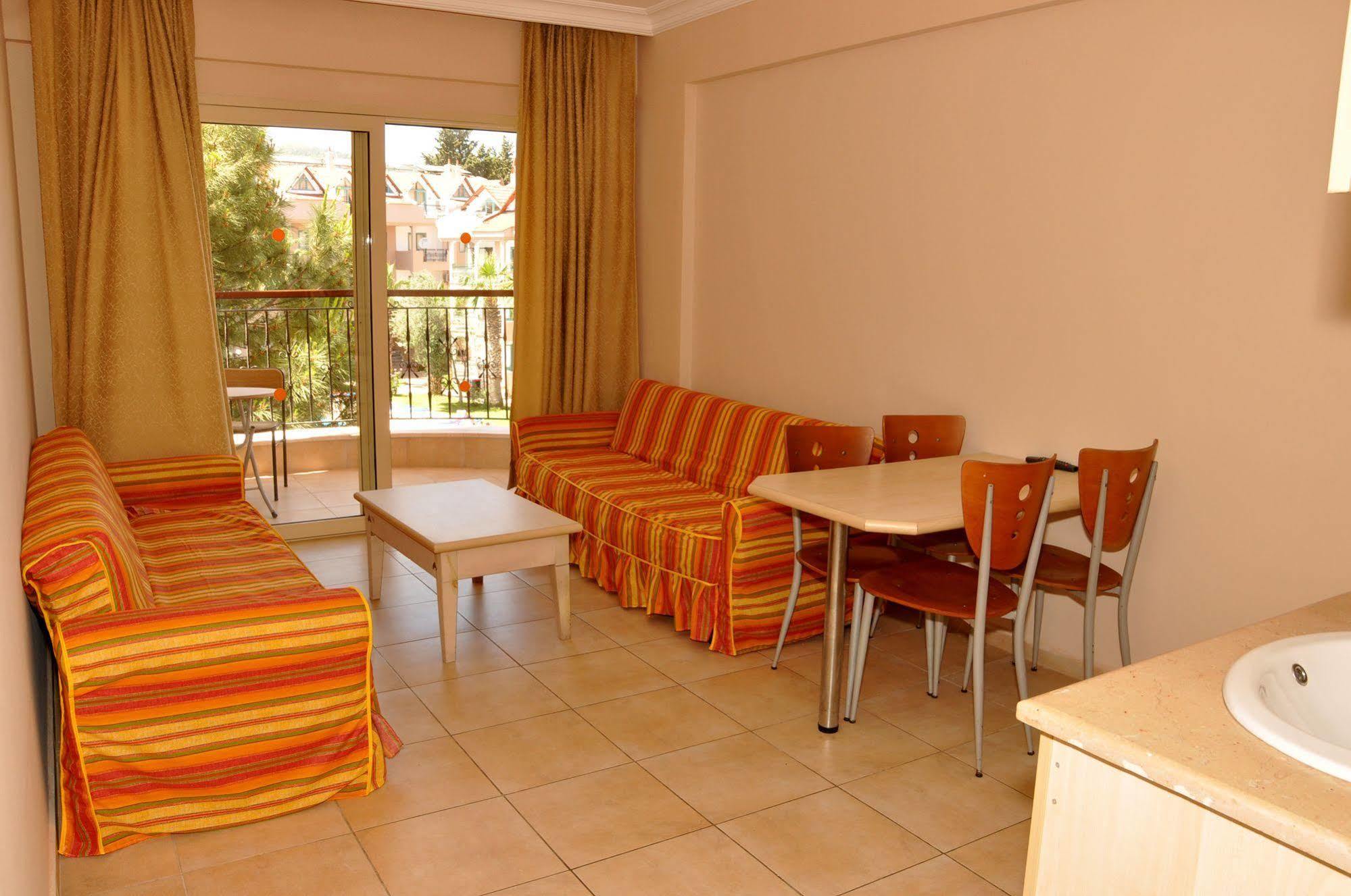 Club Dena Lejlighedshotel Marmaris Eksteriør billede